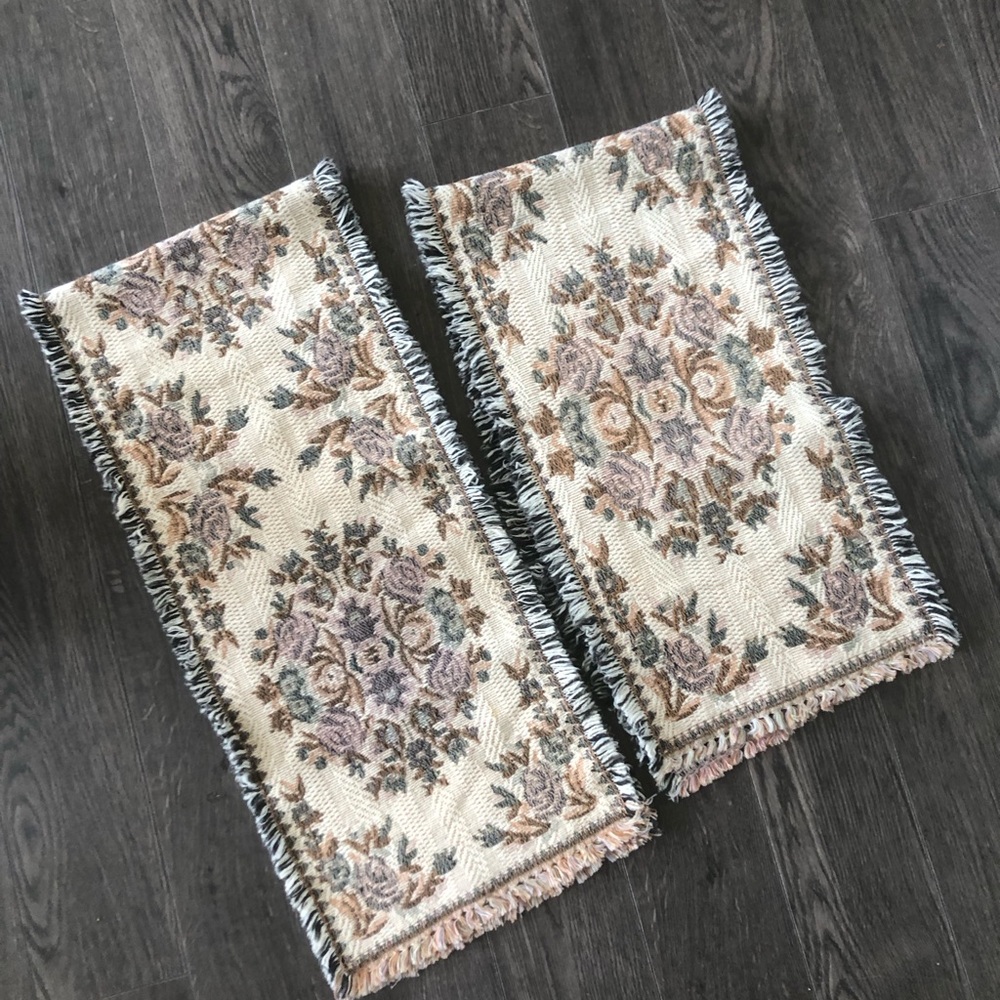Floral‎ Tapestry Table Runners